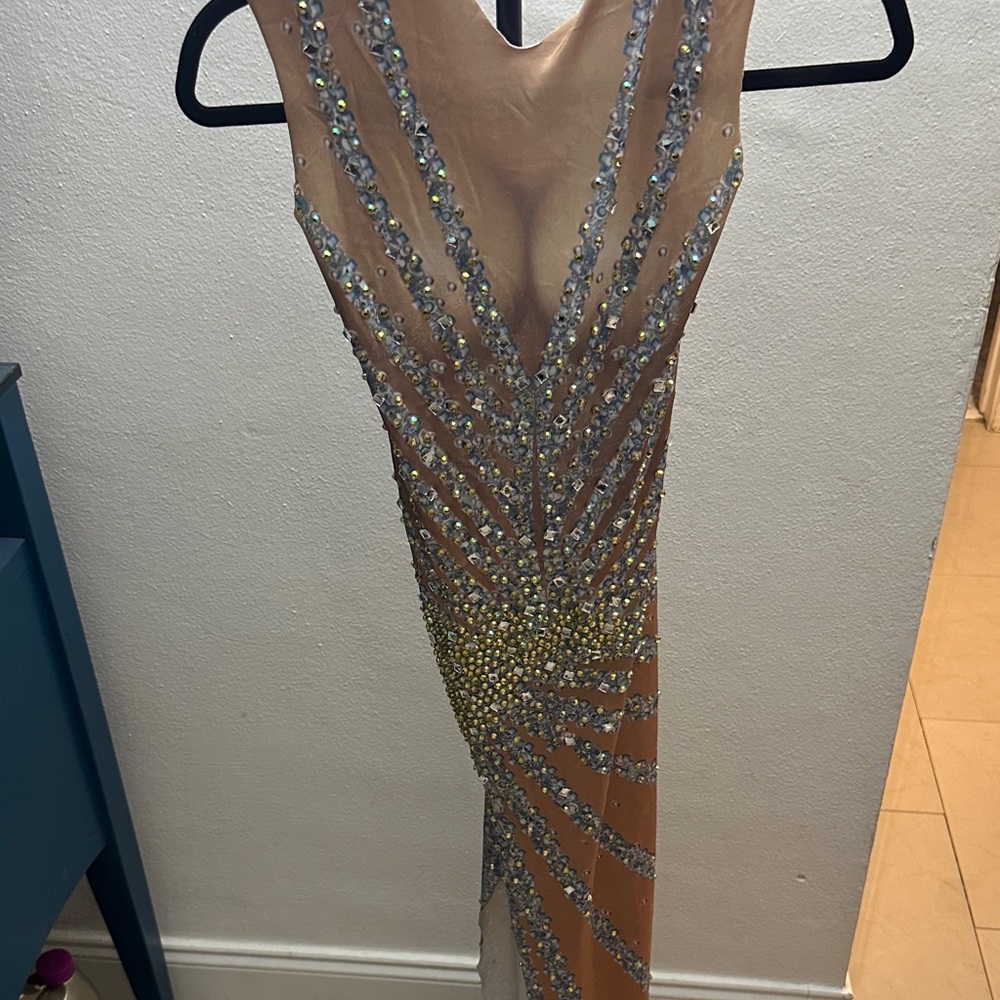 Elegant Backless Dress with Silver and Gold Details